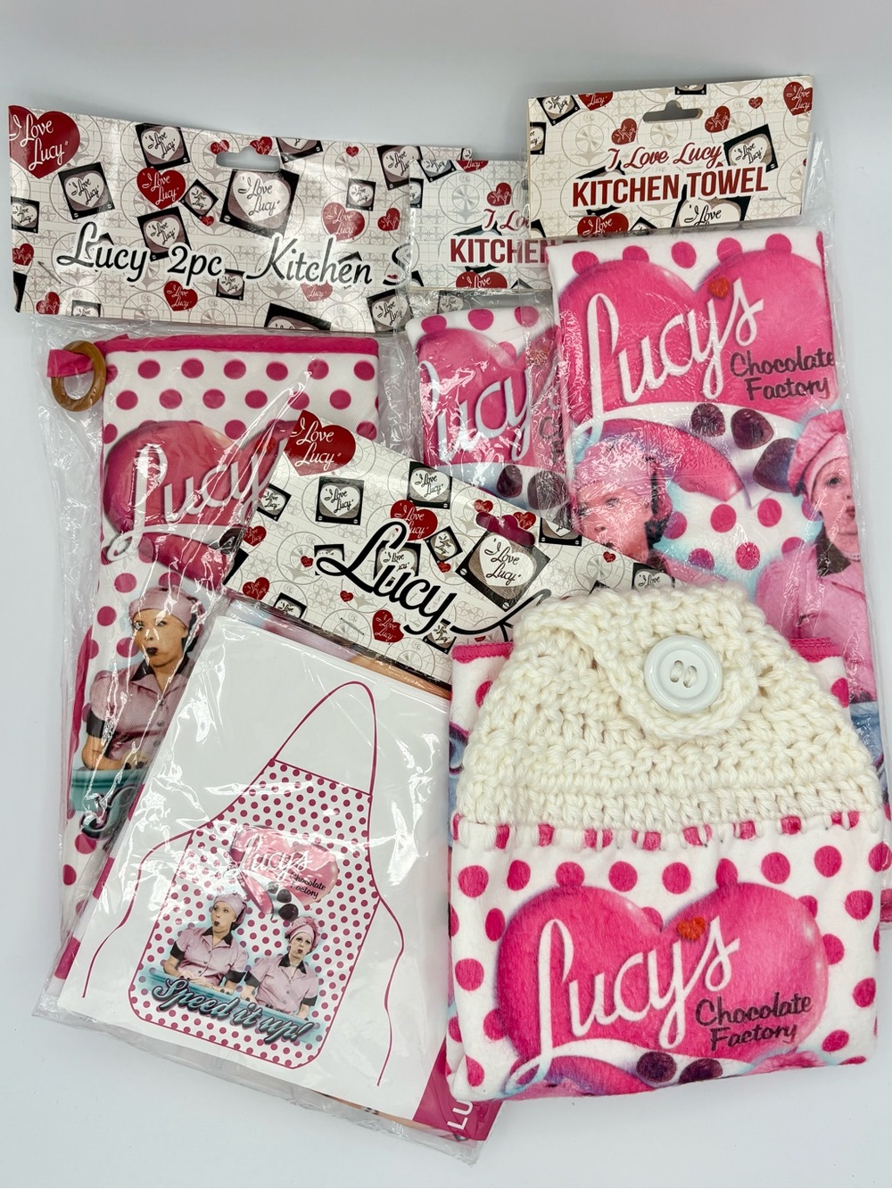 NEW I Love Lucy Kitchen Bundle Apron Oven Mitts Pot Holder Kitchen Towel Gift